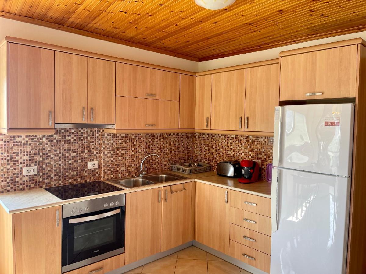 Lucas Apartments Химара Экстерьер фото