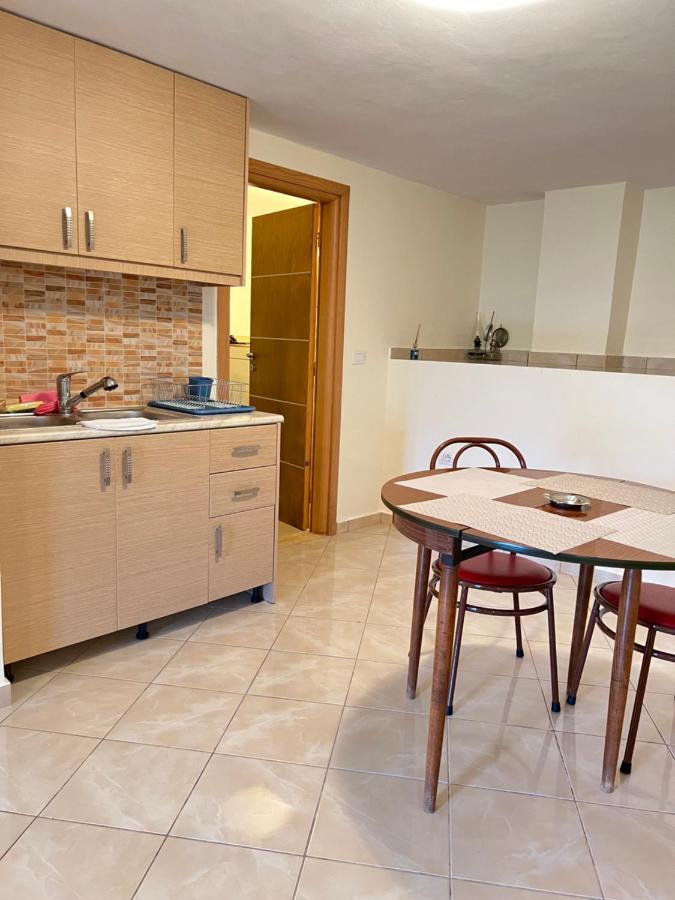 Lucas Apartments Химара Экстерьер фото