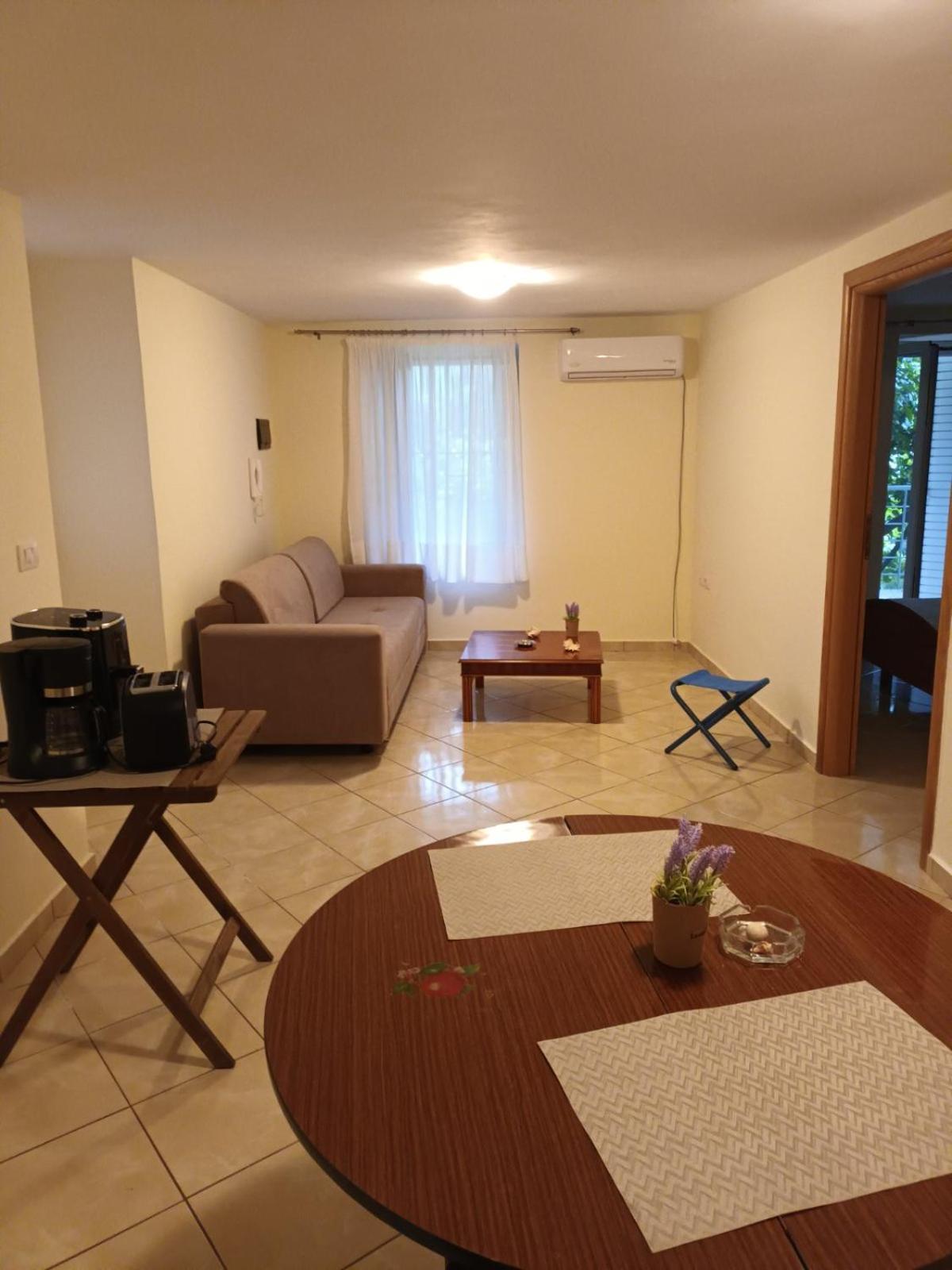 Lucas Apartments Химара Экстерьер фото