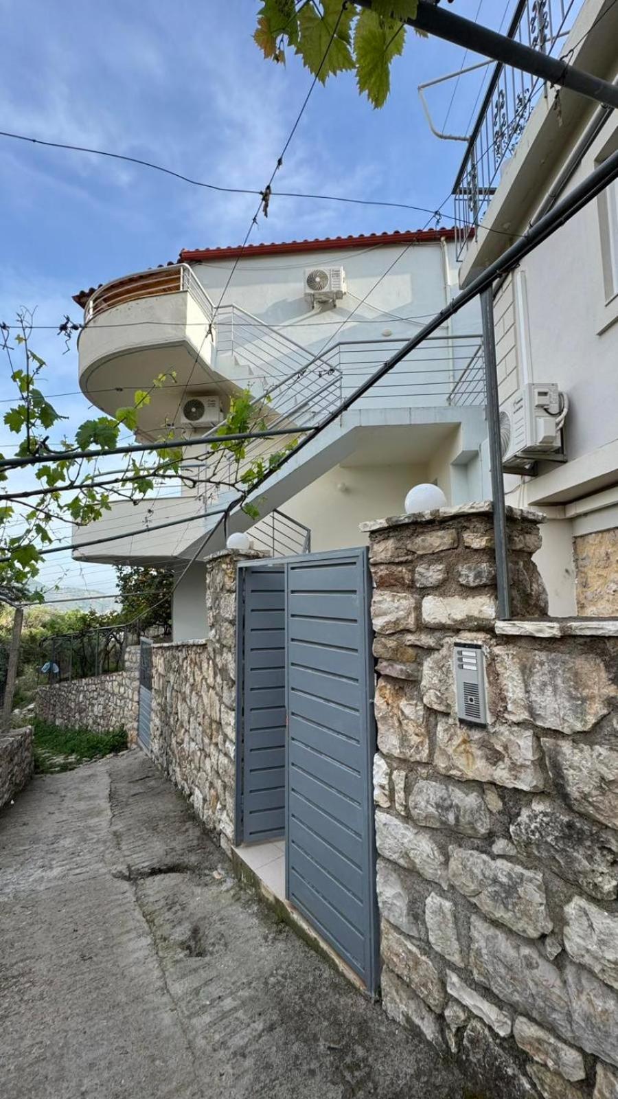 Lucas Apartments Химара Экстерьер фото
